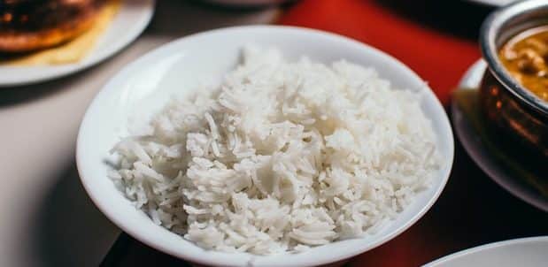 How to make Puerto Rican white rice - FoodieZoolee