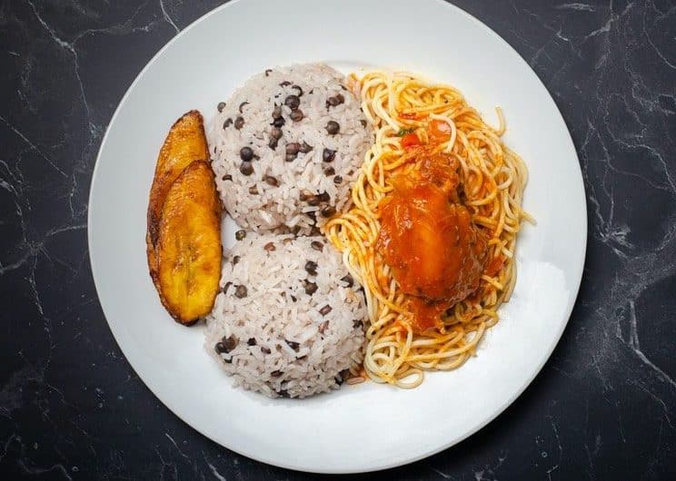 Lisa’s Panamanian Pollo Guisado with Spaghetti 