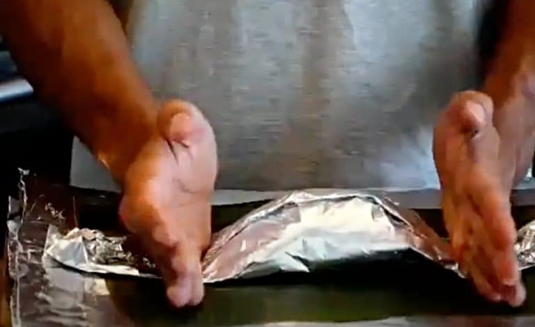 Snugly fit the tamales inside the tinfoil