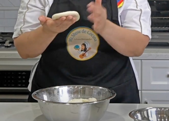 How to Make Venezuelan Arepas – Familia Kitchen