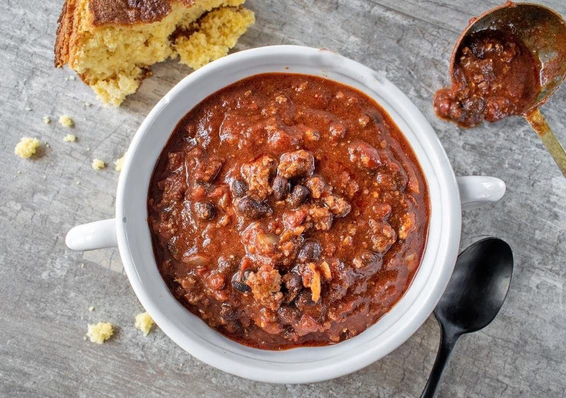 Bex's Chili with Beef, Beans & Hominy (and Sofrito!) – Familia Kitchen