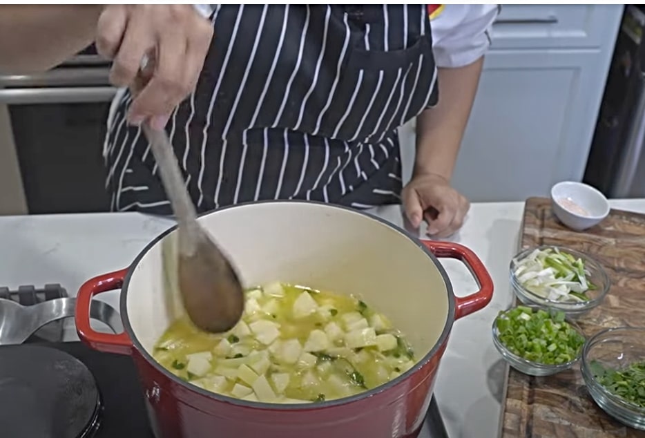 pisca andina soup with cubed potatoes