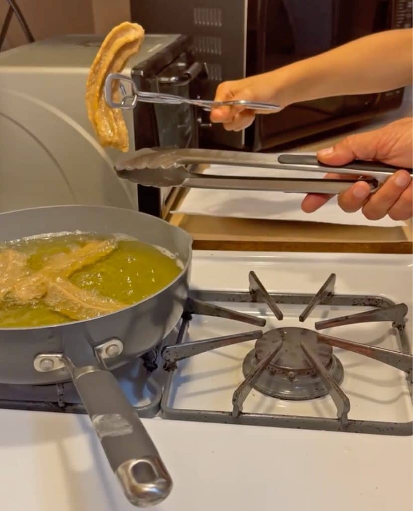 churros frying 