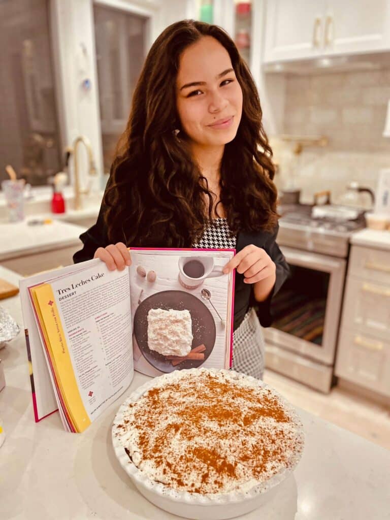 Familia Kitchen community homecook Luna Rober of New York sent us this photo of the the cake she made wiht this recipe for her abuelo.